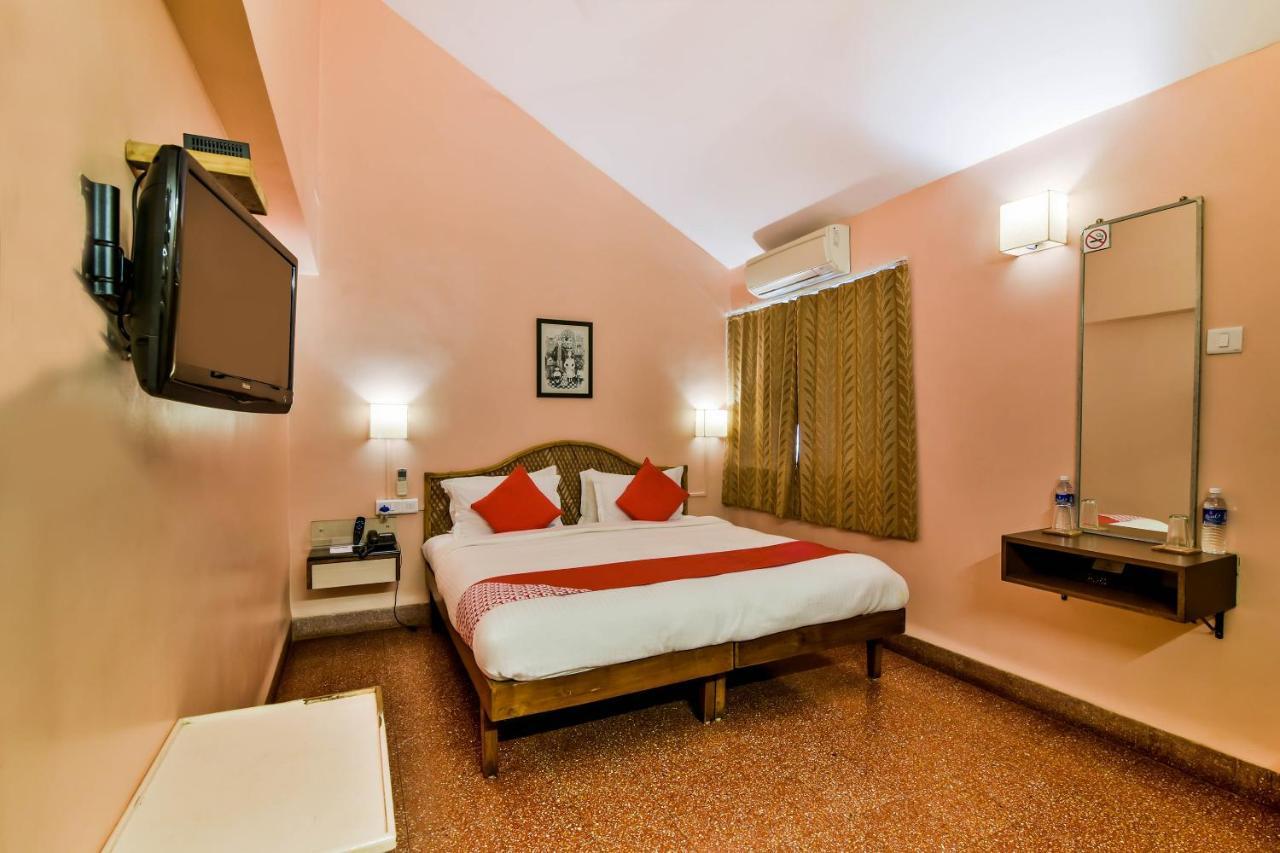 Oyo 807 Hotel Gopika International Goa Exterior foto